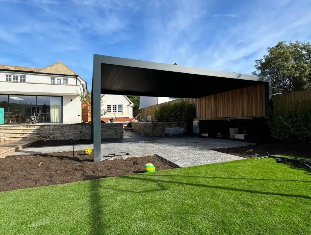Bioclimatic pergola with flat roof.
