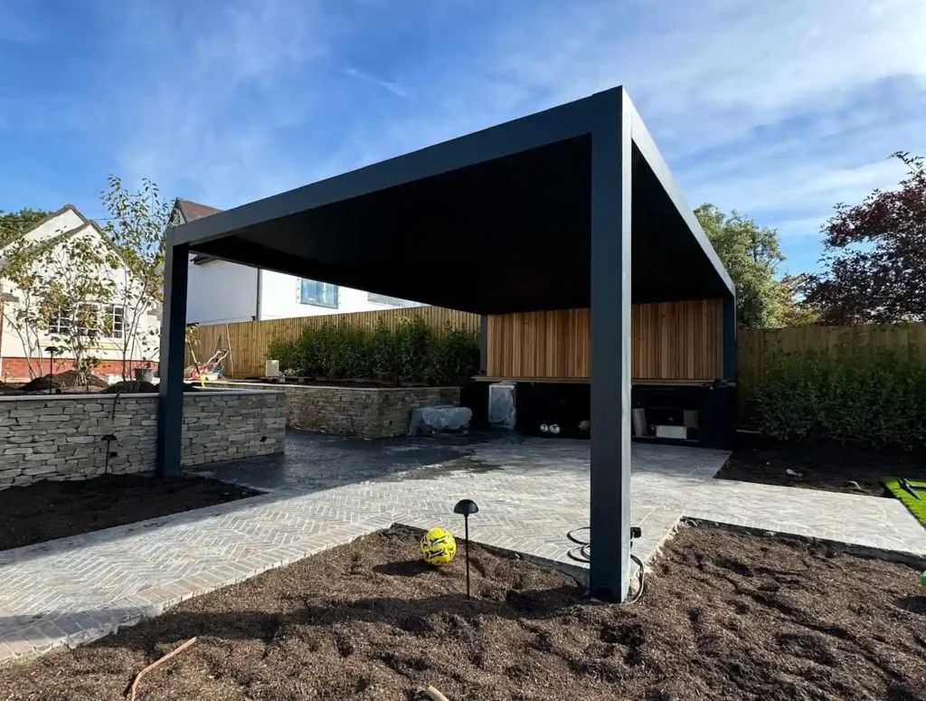 Bioclimatic pergola with flat roof.